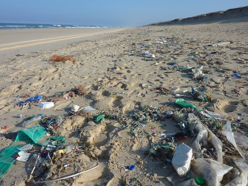 Pollution océan microfibre plastique polyester fibre synthétique vêtement écologique durable responsable